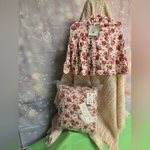 Kate Quinn Strawberry blanket matching cape 6-12
